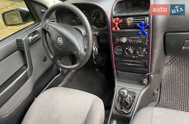 Седан Opel Astra 2005 в 