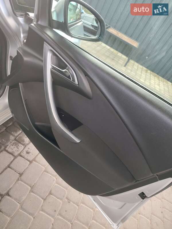 Універсал Opel Astra 2013 в Старокостянтинові фото 2 Універсал Opel Astra 2013 в Старокостянтинові