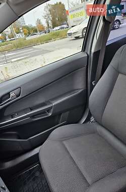 Седан Opel Astra 2012 в 