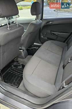 Седан Opel Astra 2012 в 