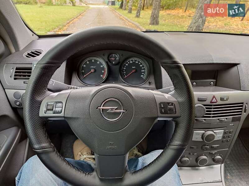 Хэтчбек Opel Astra 2005 в Кропивницком