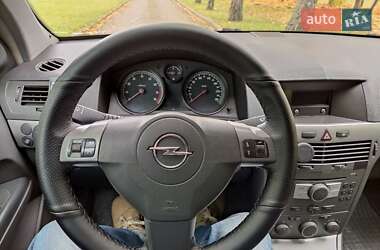 Хетчбек Opel Astra 2005 в 