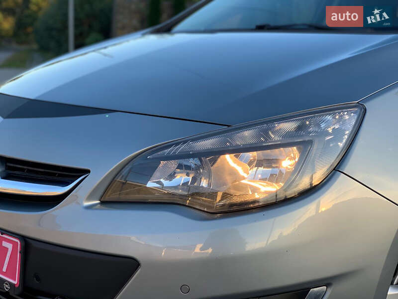 Универсал Opel Astra 2015 в Стрые