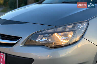 Универсал Opel Astra 2015 в 