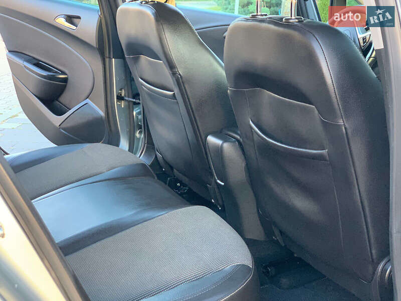 Универсал Opel Astra 2015 в Стрые