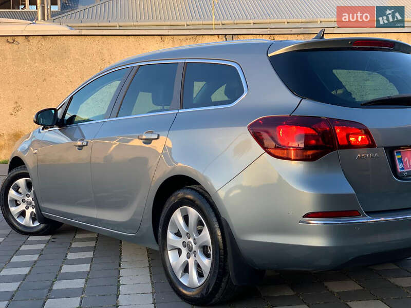 Универсал Opel Astra 2015 в Стрые