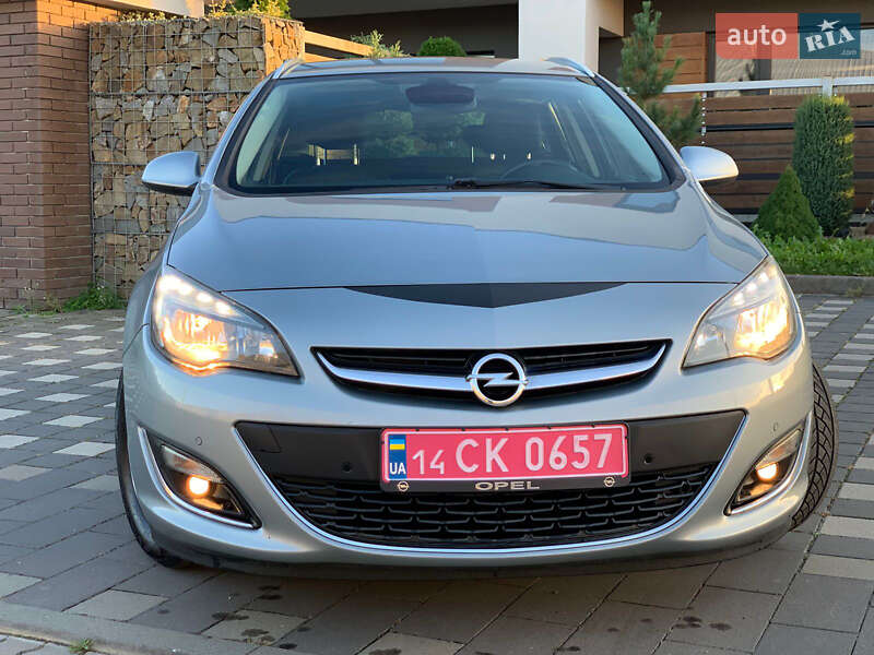 Универсал Opel Astra 2015 в Стрые