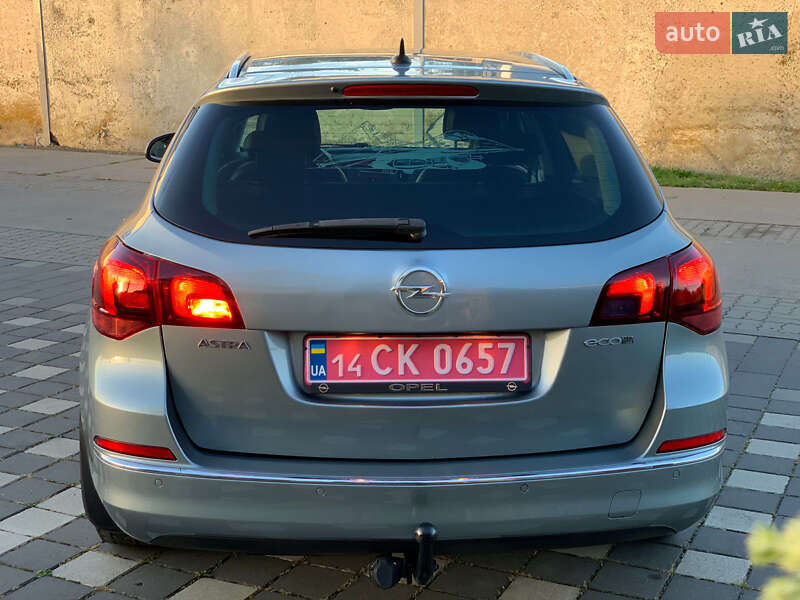 Универсал Opel Astra 2015 в Стрые