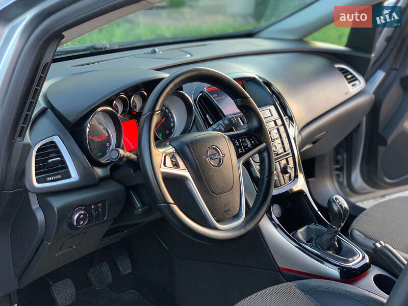 Универсал Opel Astra 2015 в Стрые