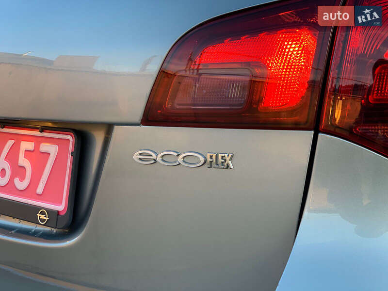 Универсал Opel Astra 2015 в Стрые