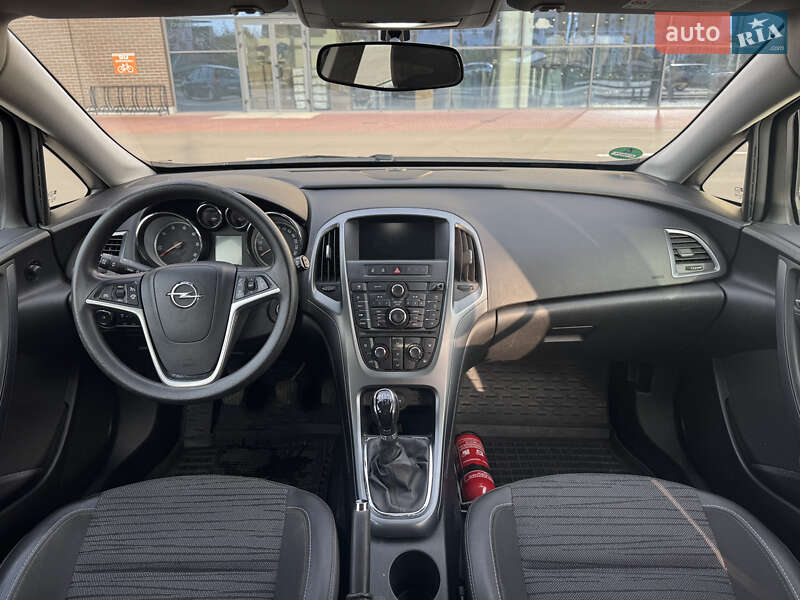 Универсал Opel Astra 2014 в Луцке
