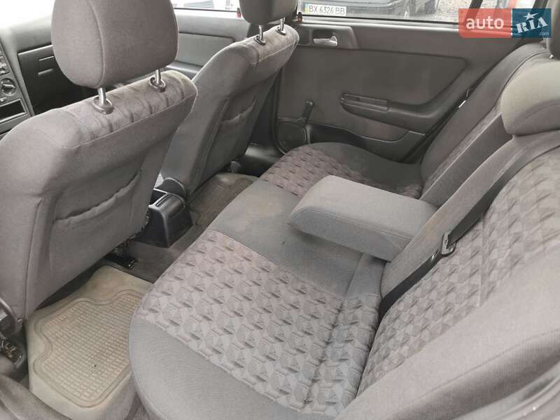 Седан Opel Astra 2001 в Хмельницком