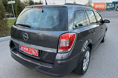 Универсал Opel Astra 2010 в 