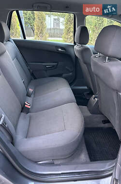 Универсал Opel Astra 2010 в 