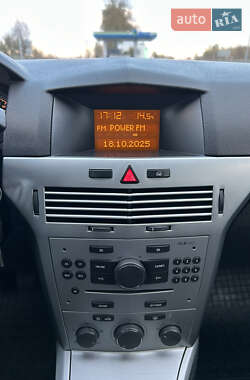 Универсал Opel Astra 2010 в 