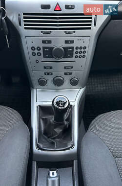 Универсал Opel Astra 2010 в 
