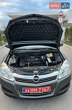 Универсал Opel Astra 2010 в 