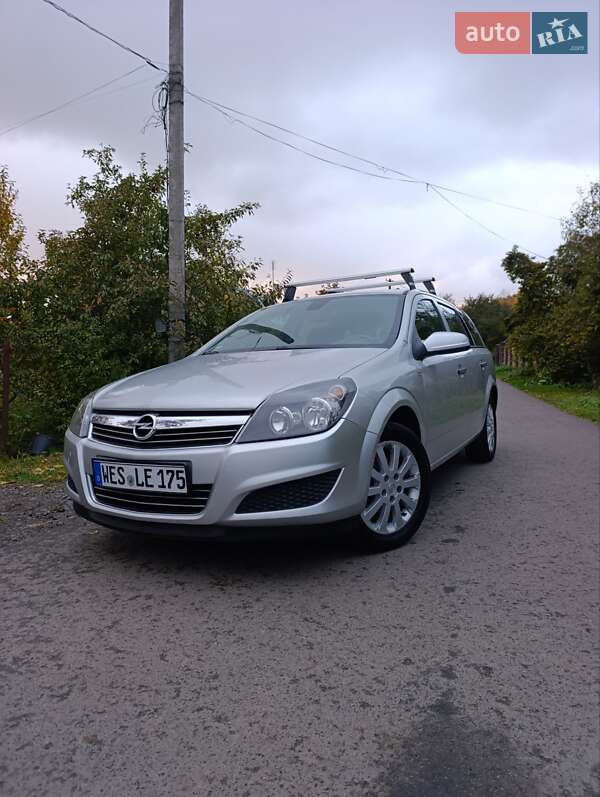 Универсал Opel Astra 2009 в Луцке