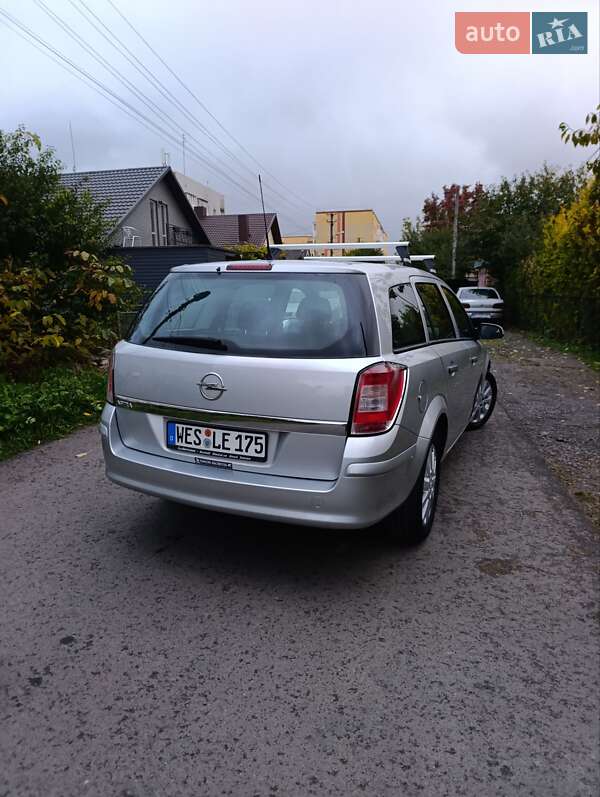 Универсал Opel Astra 2009 в Луцке