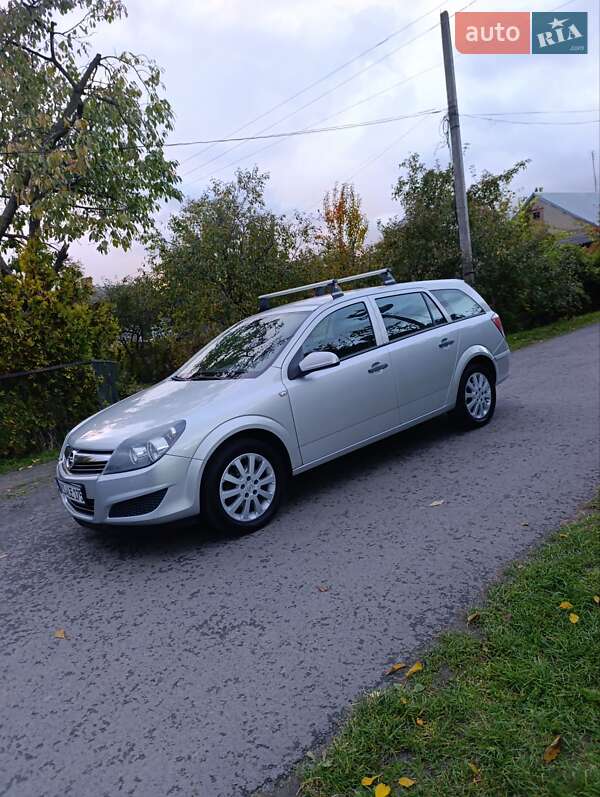 Универсал Opel Astra 2009 в Луцке