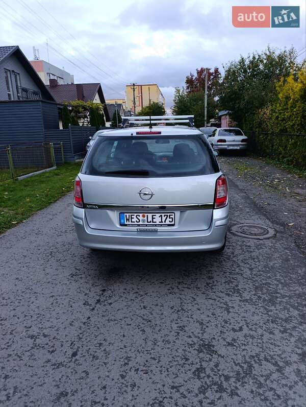 Универсал Opel Astra 2009 в Луцке