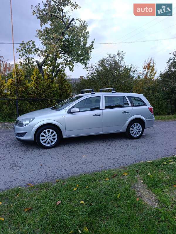 Универсал Opel Astra 2009 в Луцке