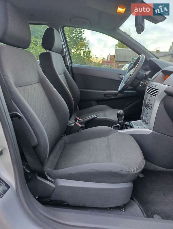Универсал Opel Astra 2009 в Луцке