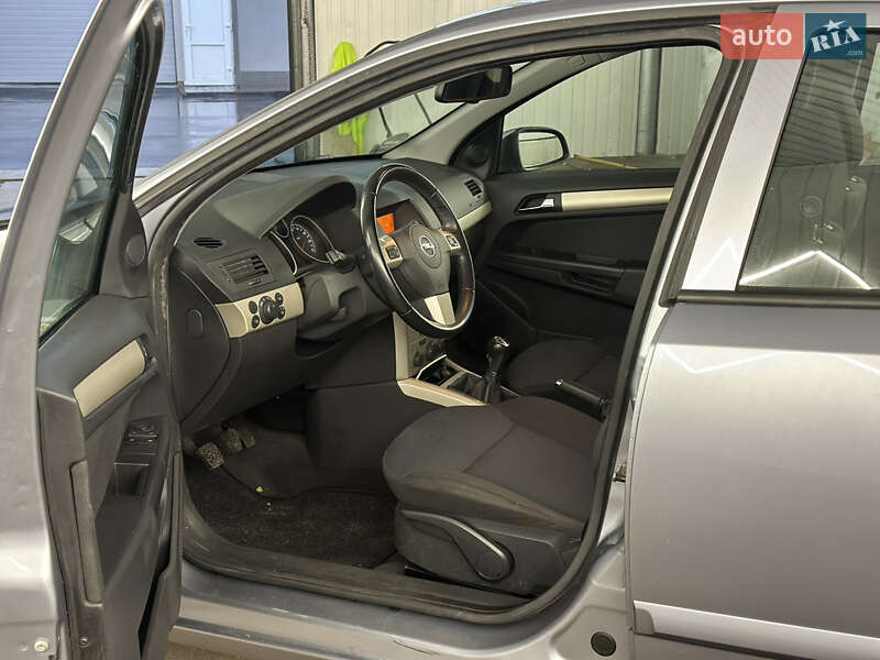 Хэтчбек Opel Astra 2008 в Виннице