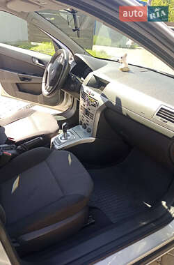 Хетчбек Opel Astra 2010 в  фото 13 Хетчбек Opel Astra 2010 в