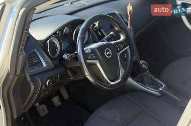 Универсал Opel Astra 2013 в 