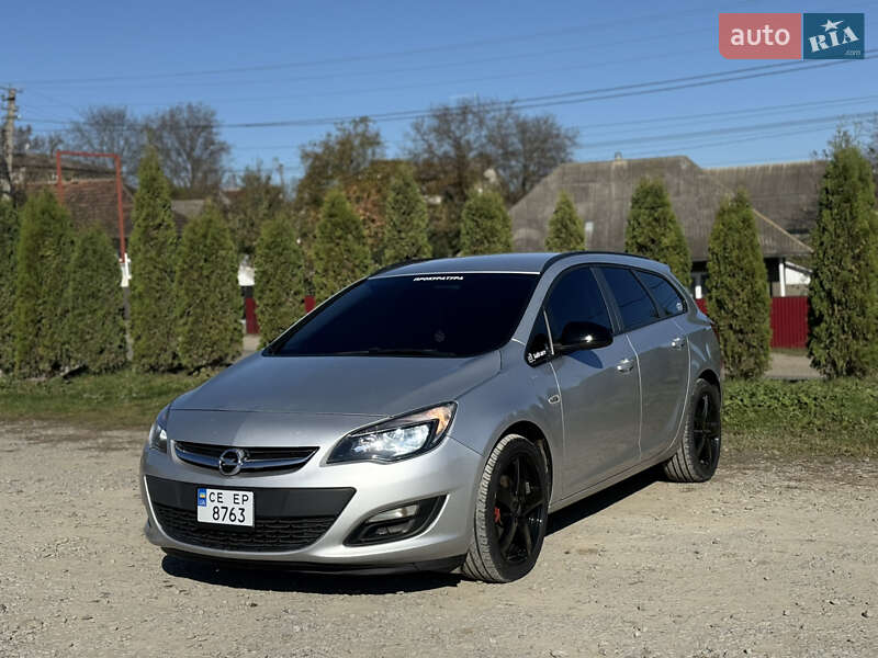 Универсал Opel Astra 2013 в Черновцах
