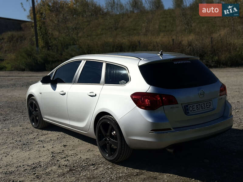 Универсал Opel Astra 2013 в Черновцах