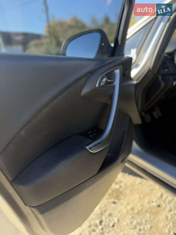 Универсал Opel Astra 2013 в Черновцах