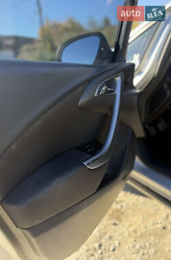 Универсал Opel Astra 2013 в 