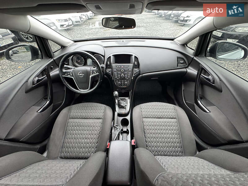 Універсал Opel Astra 2013 в Бердичеві