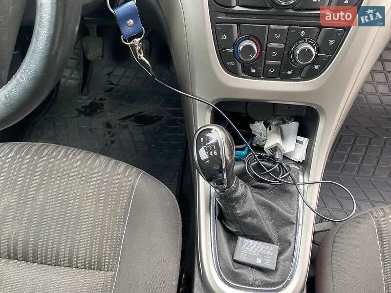 Хэтчбек Opel Astra 2012 в Ровно фото 7 Хэтчбек Opel Astra 2012 в Ровно