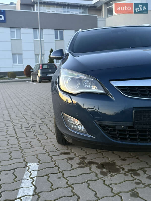 Універсал Opel Astra 2011 в Яворові