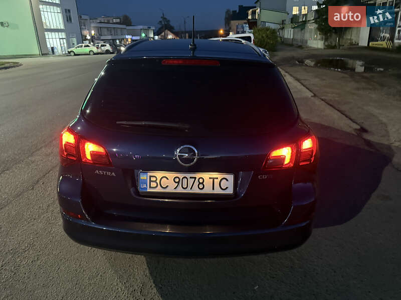 Універсал Opel Astra 2011 в Яворові
