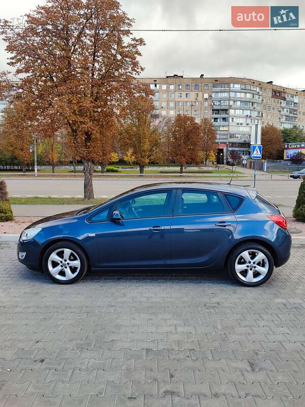 Хэтчбек Opel Astra 2010 в Кривом Роге