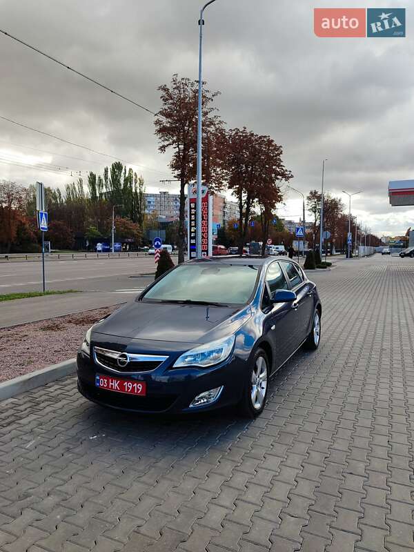 Хэтчбек Opel Astra 2010 в Кривом Роге