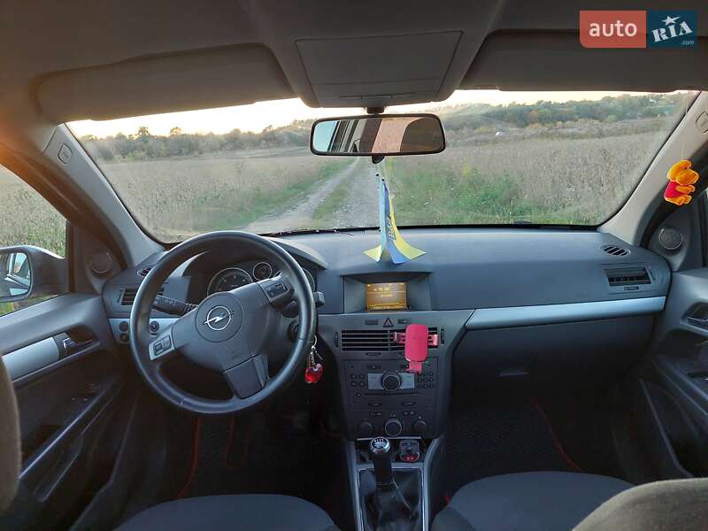 Хэтчбек Opel Astra 2007 в Кременце