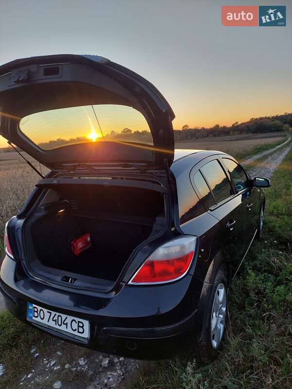Хэтчбек Opel Astra 2007 в Кременце