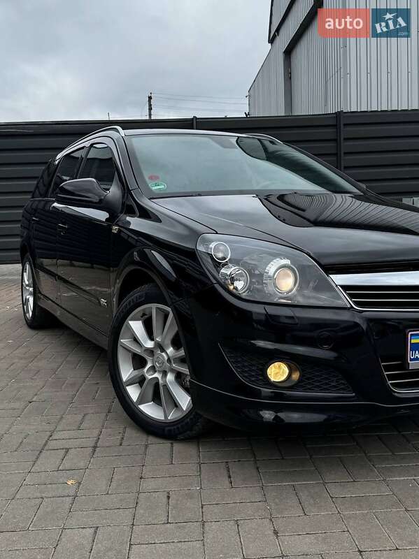 Универсал Opel Astra 2010 в Черкассах