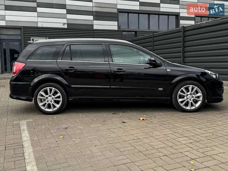 Универсал Opel Astra 2010 в Черкассах