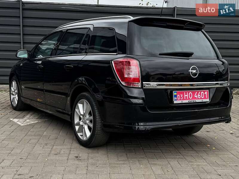 Универсал Opel Astra 2010 в Черкассах