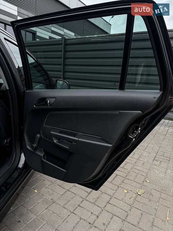 Универсал Opel Astra 2010 в Черкассах