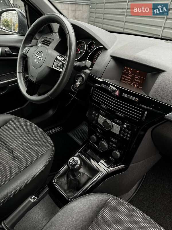 Универсал Opel Astra 2010 в Черкассах