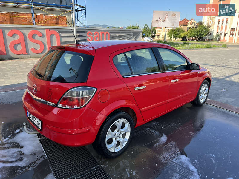 Хэтчбек Opel Astra 2007 в Хусте