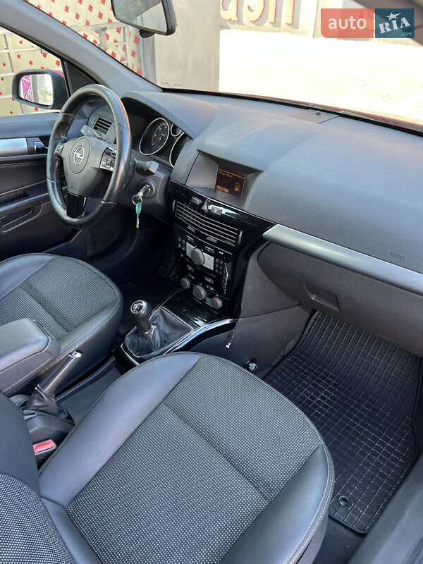 Хэтчбек Opel Astra 2007 в Хусте
