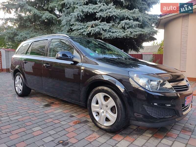 Универсал Opel Astra 2010 в Умани